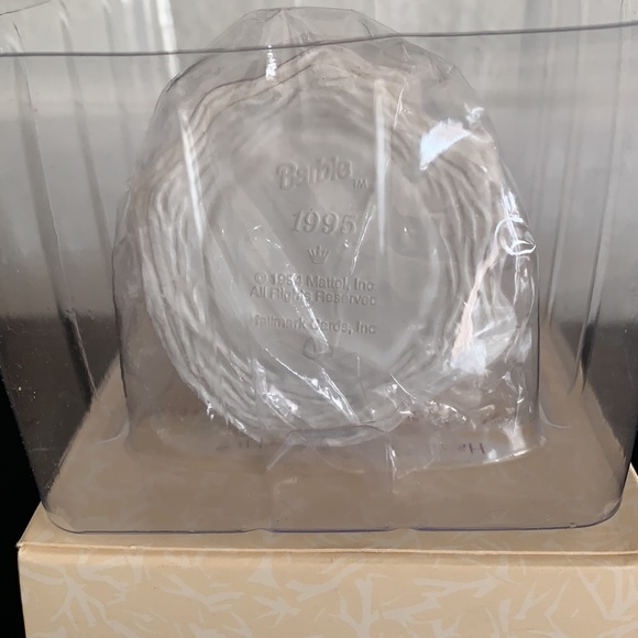 1995 Hallmark Springtime Barbie Ornament - Picture 10 of 16